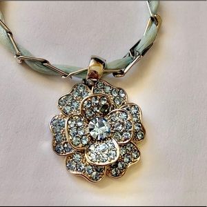 VINTAGE Crystal Flower Necklace